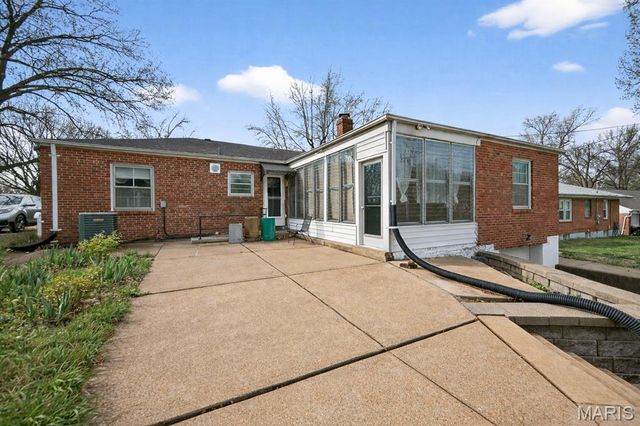 8125 Halifax Drive, Clayton, MO 63105