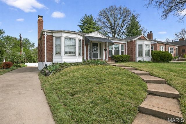 8125 Halifax Drive, Clayton, MO 63105