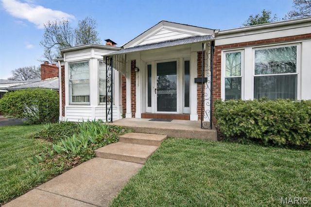 8125 Halifax Drive, Clayton, MO 63105