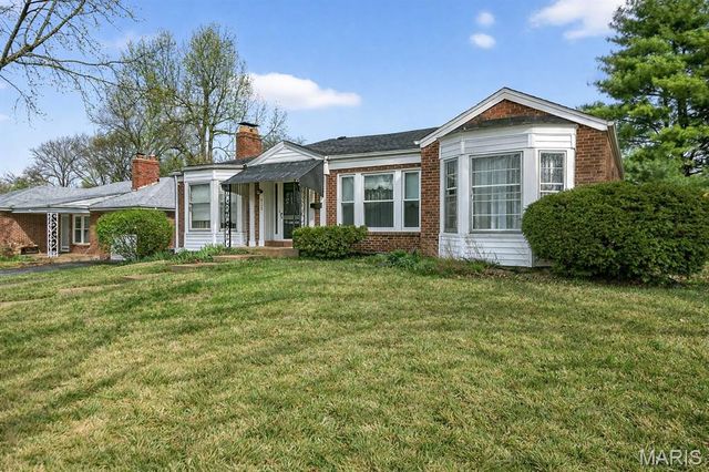 8125 Halifax Drive, Clayton, MO 63105