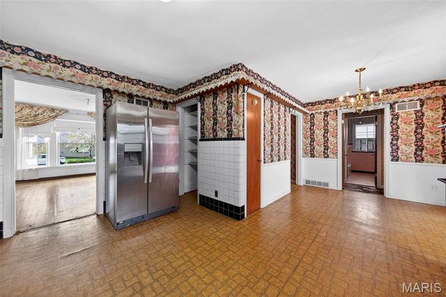 8125 Halifax Drive, Clayton, MO 63105