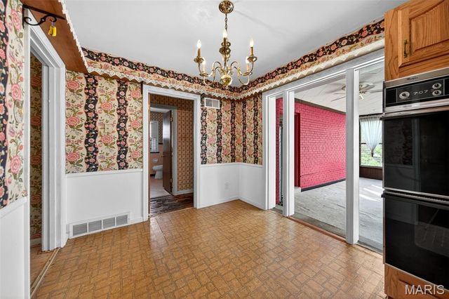 8125 Halifax Drive, Clayton, MO 63105