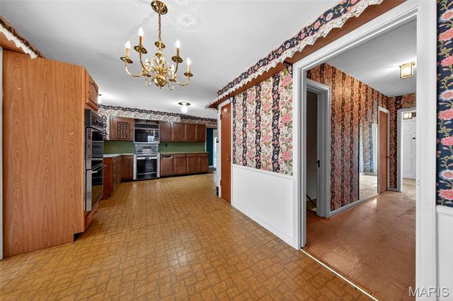 8125 Halifax Drive, Clayton, MO 63105