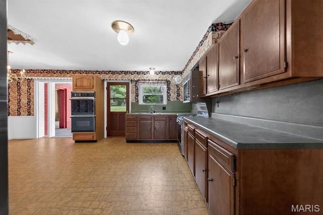 8125 Halifax Drive, Clayton, MO 63105