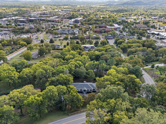 5622 Hillview Dr, Brentwood, TN 37027