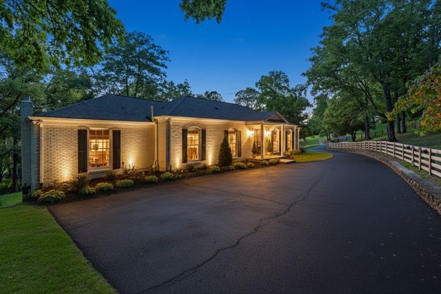 5622 Hillview Dr, Brentwood, TN 37027