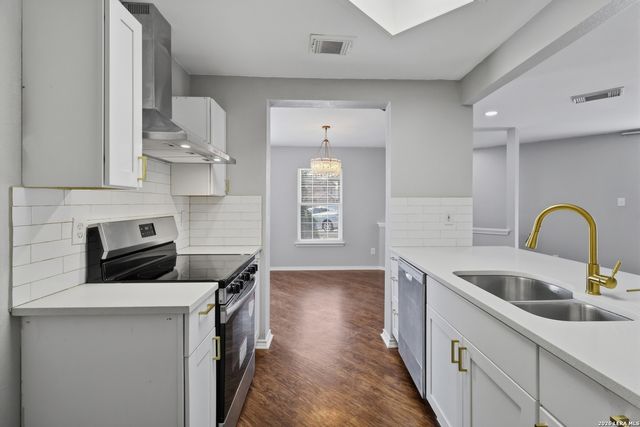 9855 Burr Press, San Antonio, TX 78245