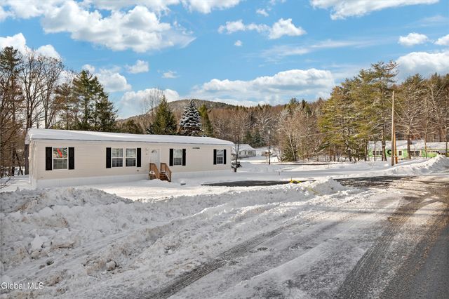 51 W West Mountain Road, Corinth, NY 12822