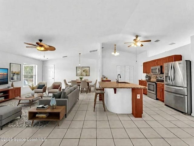 507 Fitzsimmons Street SW, Palm Bay, FL 32908