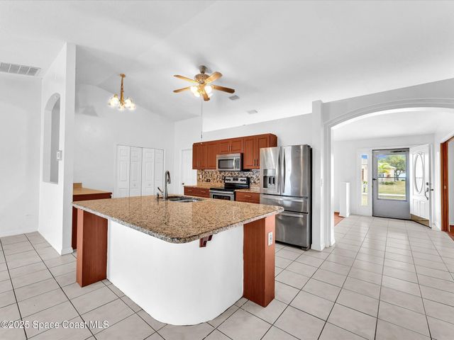 507 Fitzsimmons Street SW, Palm Bay, FL 32908