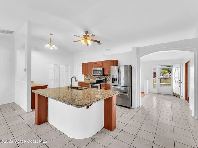 507 Fitzsimmons Street SW, Palm Bay, FL 32908