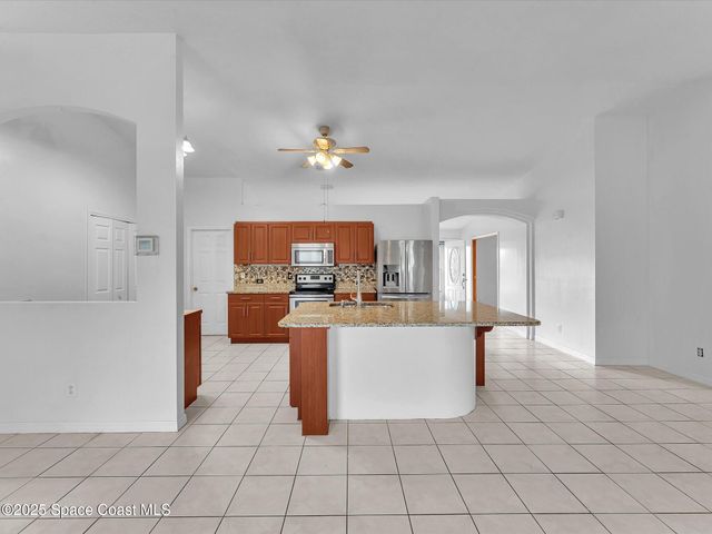 507 Fitzsimmons Street SW, Palm Bay, FL 32908