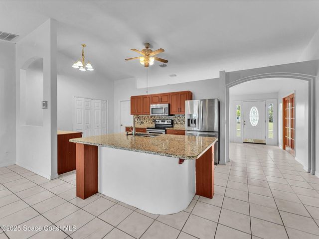 507 Fitzsimmons Street SW, Palm Bay, FL 32908