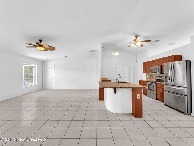 507 Fitzsimmons Street SW, Palm Bay, FL 32908