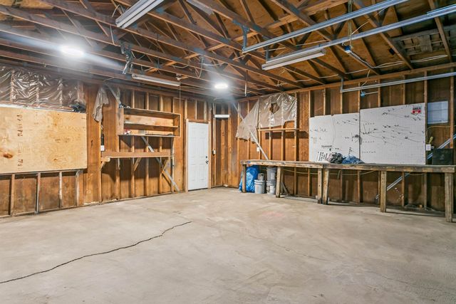 1836 S Laura Ave, Wichita, KS 67211