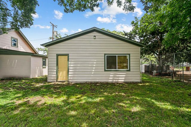 1836 S Laura Ave, Wichita, KS 67211
