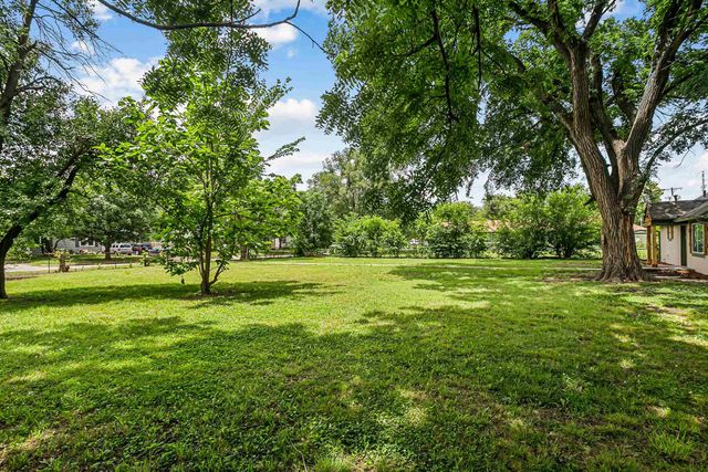 1836 S Laura Ave, Wichita, KS 67211