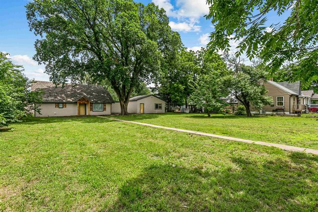 1836 S Laura Ave, Wichita, KS 67211
