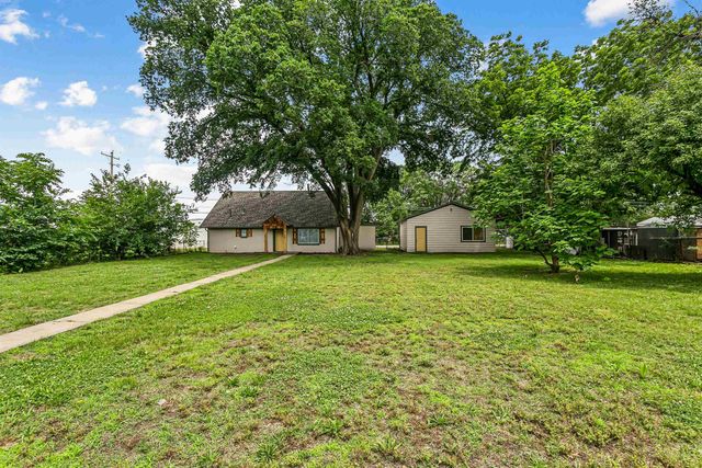 1836 S Laura Ave, Wichita, KS 67211