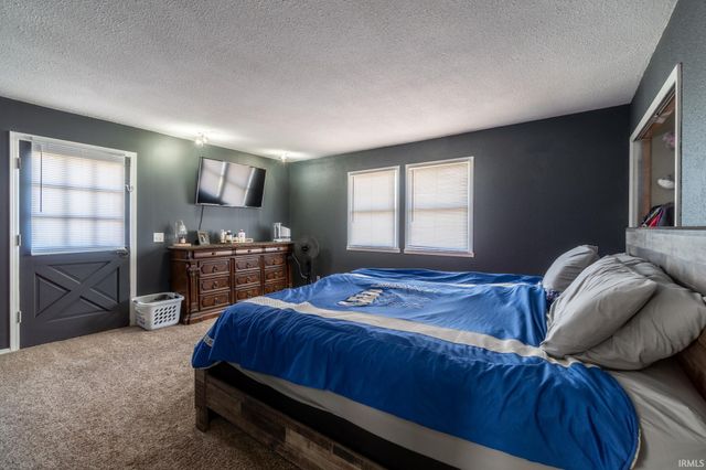 8700 E Circle Drive, Kendallville, IN 46755