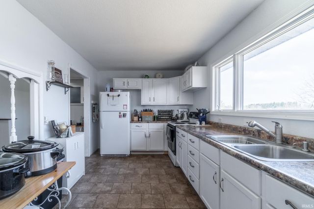 8700 E Circle Drive, Kendallville, IN 46755