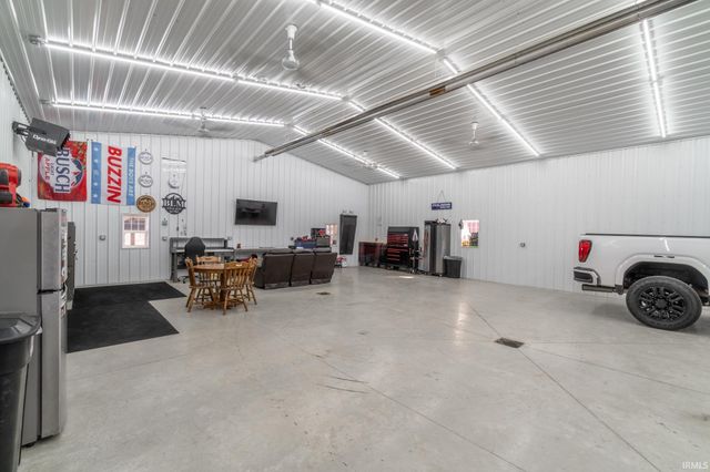 8700 E Circle Drive, Kendallville, IN 46755