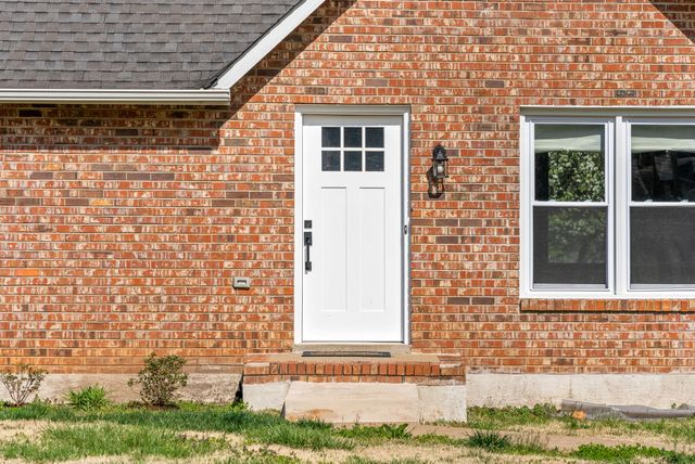 1815 Palamino Dr, Clarksville, TN 37042