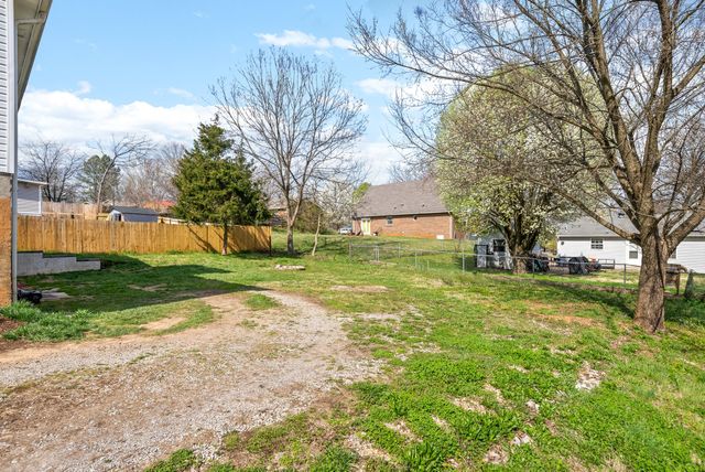 1815 Palamino Dr, Clarksville, TN 37042