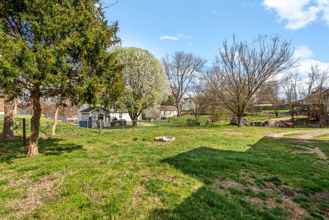 1815 Palamino Dr, Clarksville, TN 37042