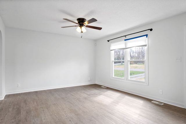 1815 Palamino Dr, Clarksville, TN 37042