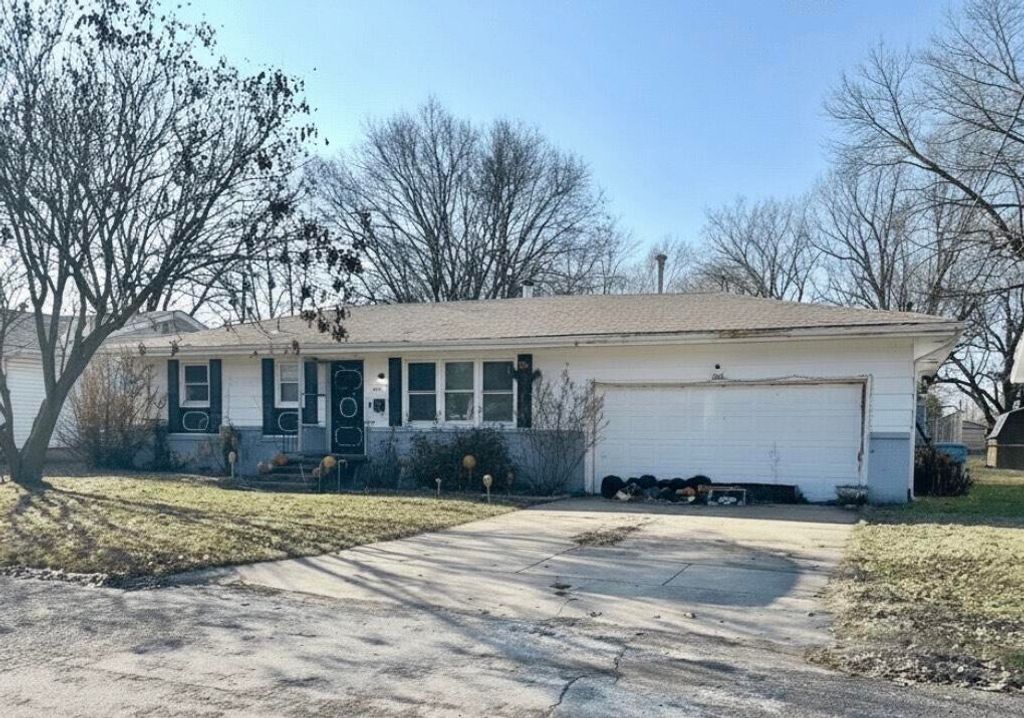 545 S Forest Court, Springfield, MO 65806