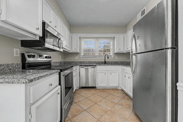 2819 MCVAY TRAIL DR, Memphis, TN 38119