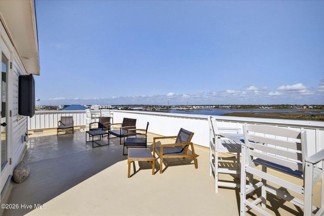 321 N New River Drive, Surf City, NC 28445