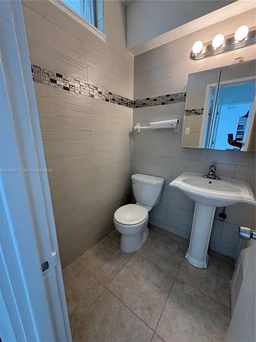 10281 E Bay Harbor Dr B3, Bay Harbor Islands, FL 33154