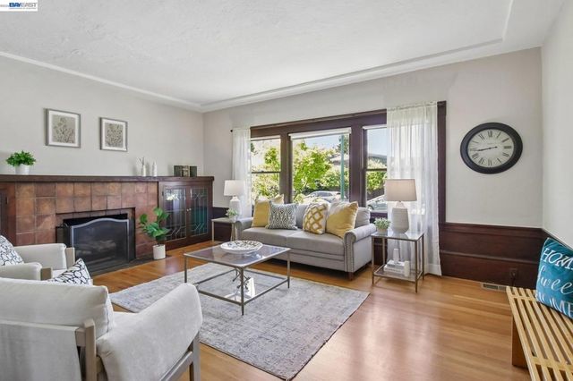 1344 Saint Charles St, Alameda, CA 94501