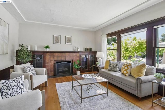 1344 Saint Charles St, Alameda, CA 94501