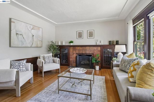 1344 Saint Charles St, Alameda, CA 94501