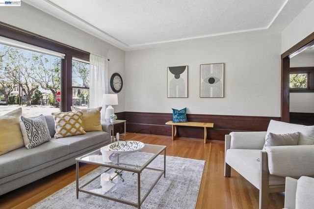 1344 Saint Charles St, Alameda, CA 94501