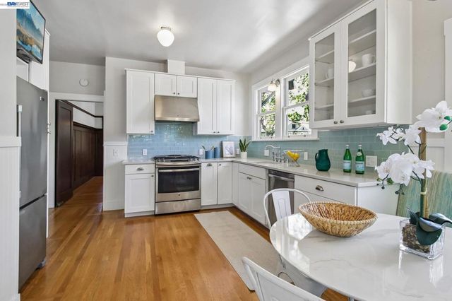 1344 Saint Charles St, Alameda, CA 94501