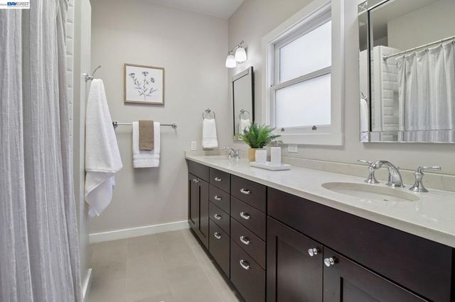 1344 Saint Charles St, Alameda, CA 94501