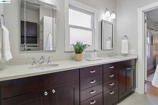 1344 Saint Charles St, Alameda, CA 94501