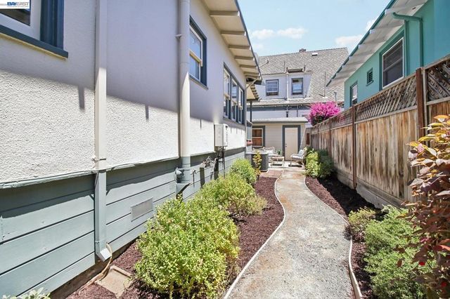 1344 Saint Charles St, Alameda, CA 94501