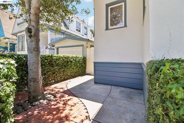 1344 Saint Charles St, Alameda, CA 94501