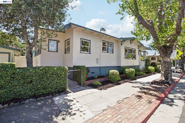 1344 Saint Charles St, Alameda, CA 94501