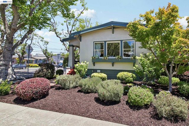 1344 Saint Charles St, Alameda, CA 94501