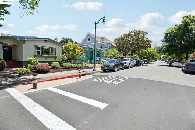 1344 Saint Charles St, Alameda, CA 94501