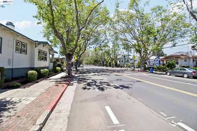 1344 Saint Charles St, Alameda, CA 94501