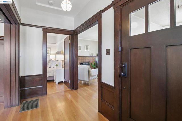 1344 Saint Charles St, Alameda, CA 94501