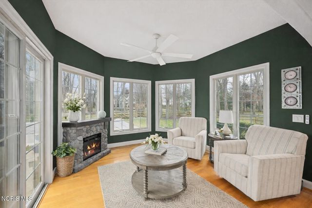 2417 Waterford Village Drive, Sylvania, OH 43560