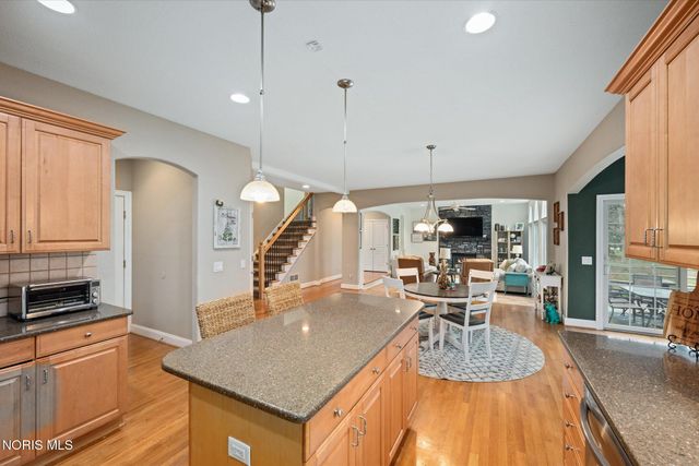 2417 Waterford Village Drive, Sylvania, OH 43560